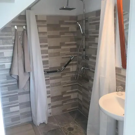 Yuco Holidays Apartment *